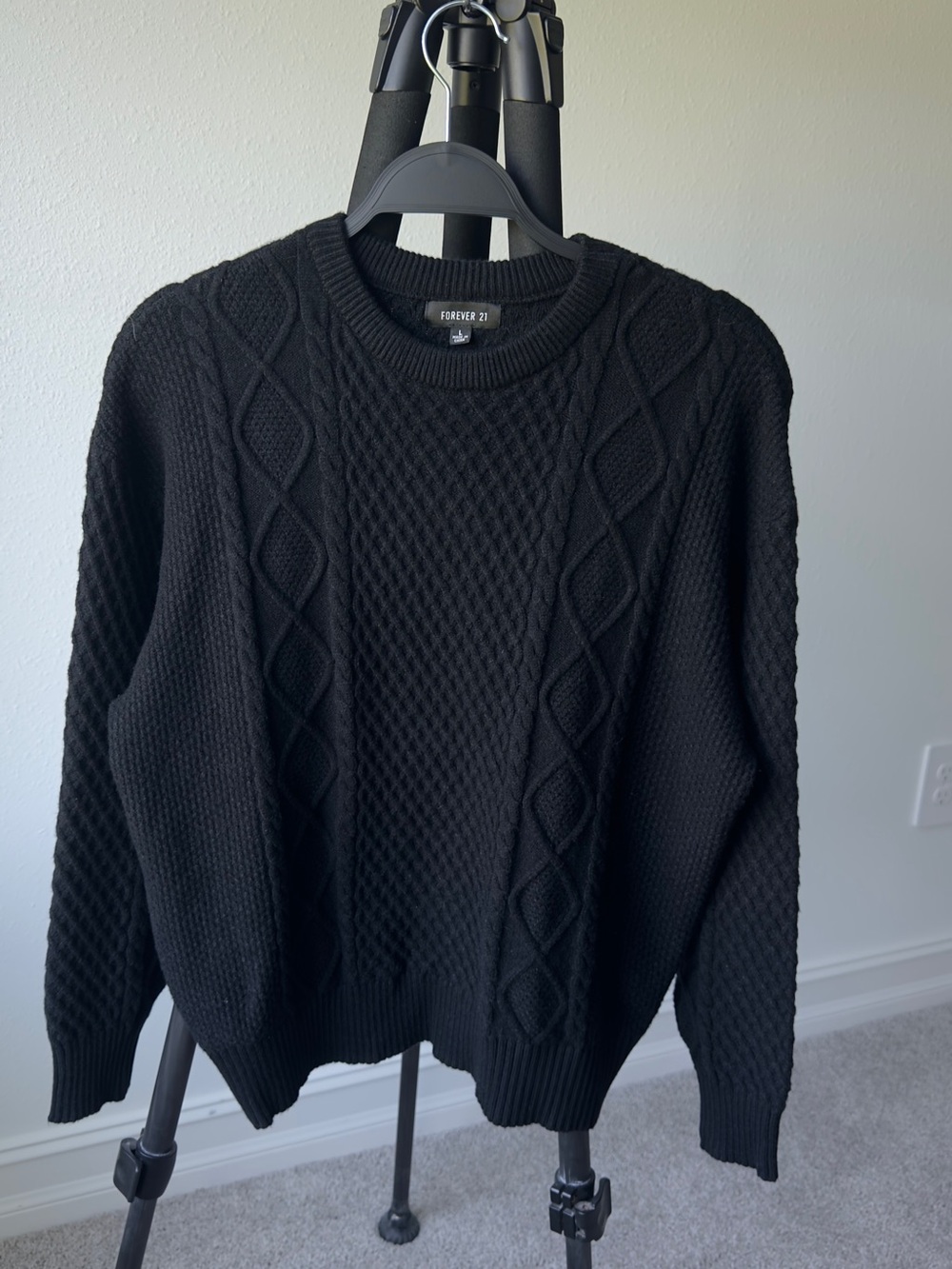 Forever 21 Men’s Black Textured Cable Crewneck Sweater